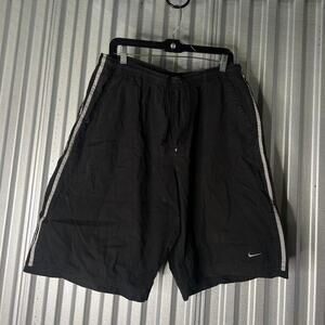 Vintage early 2000s nike shorts